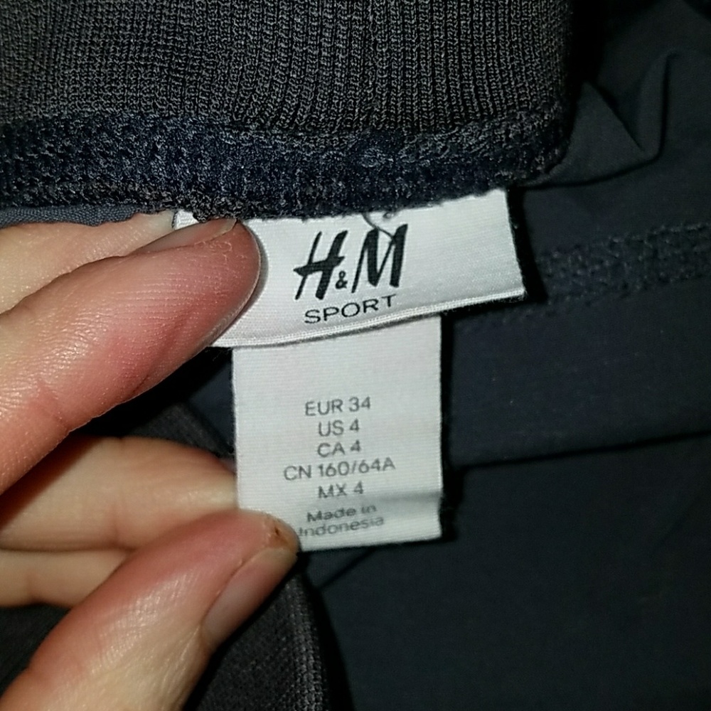 H&M workout capris - Picture 5 of 6